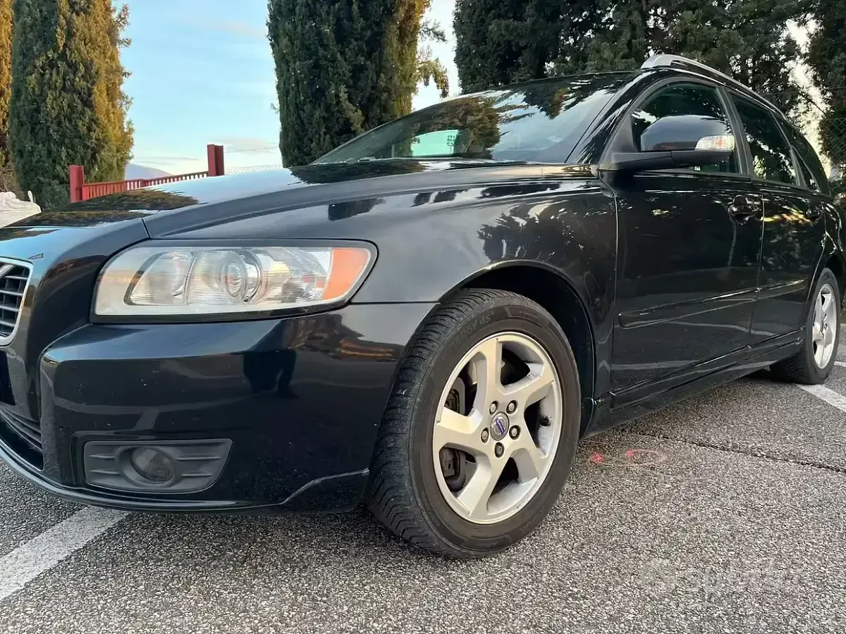 Usata Volvo V50 Plus 150 CV (110 kW) 2011 Nero Station wagon