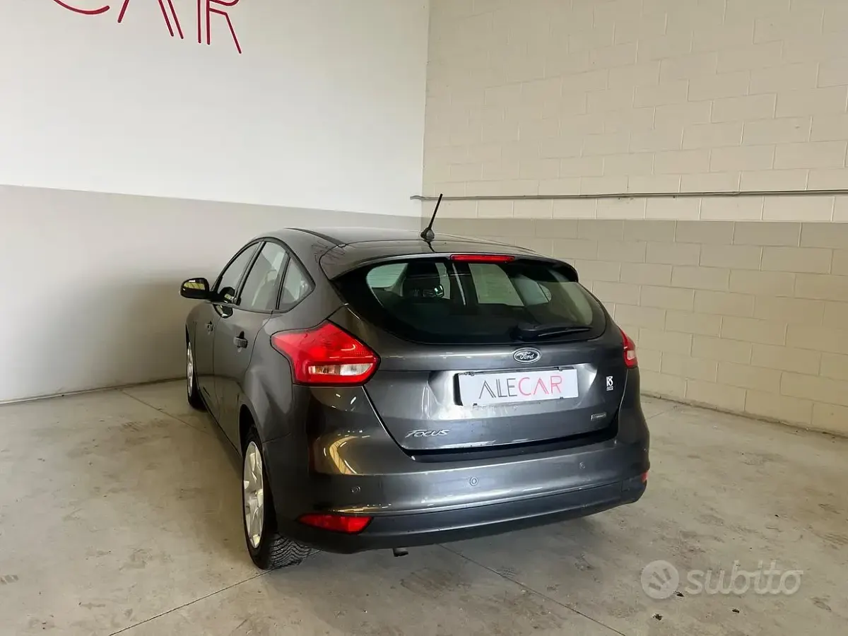 Usata Ford Focus S 101 CV (74 kW) 2017 Grigio Berlina