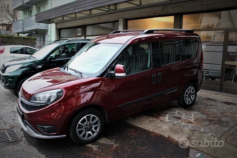 Usata Fiat Doblò Trekking 120 CV (88 kW) 2018 Rosso Monovolume