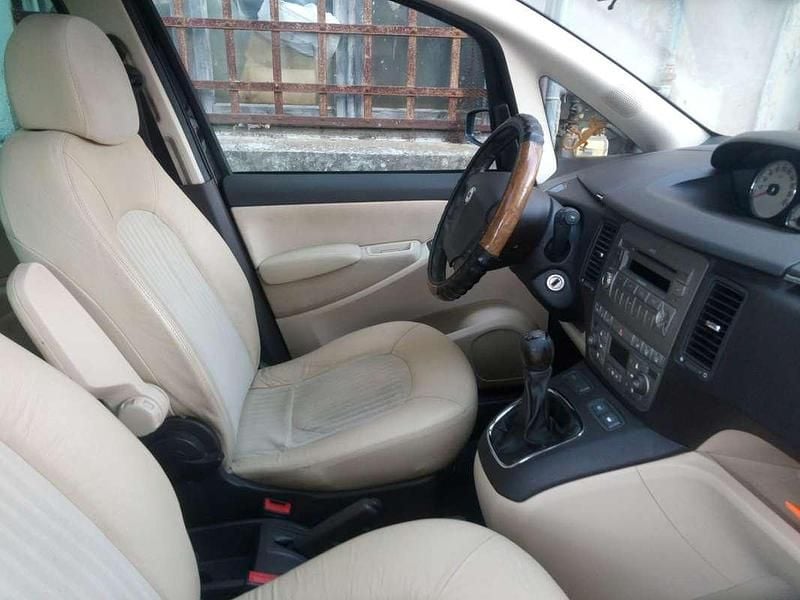 Usata Lancia Musa 101 CV (74 kW) 2004 Marrone Monovolume