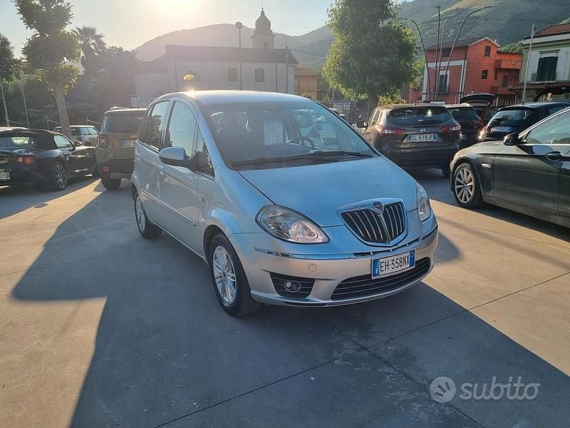 Usata Lancia Musa Gold 95 CV (69 kW) 2011 Grigio Monovolume