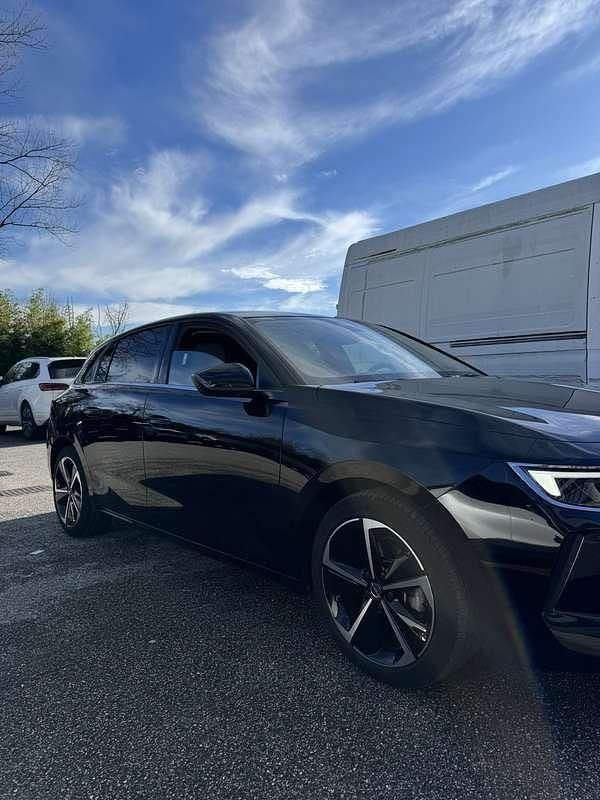 Usata Opel Astra Elegance 110 CV (80 kW) 2023 Nero Berlina