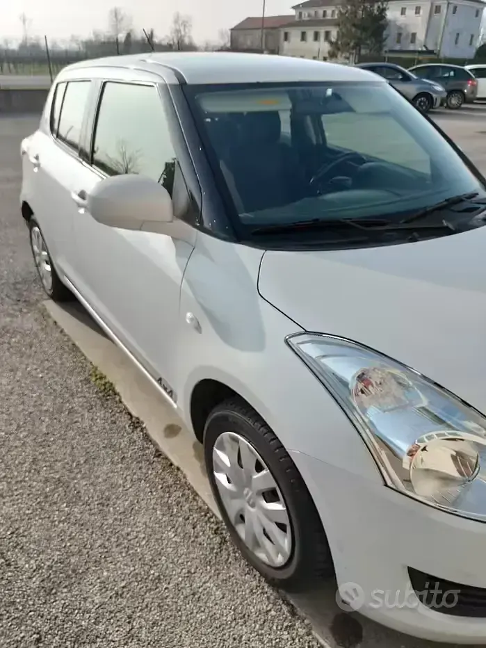 Usata Suzuki Swift 94 CV (69 kW) 2013 Bianco Utilitaria