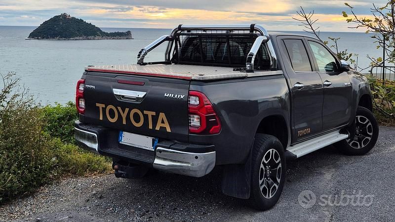 Grigio Usata 2022 Toyota HiLux Pick-up | 40.000 € (Cara) - Immagine 1/2