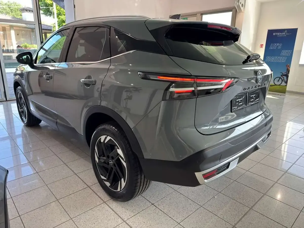 Nuova Nissan Qashqai N-Connecta 158 CV (116 kW) 2026 Ceramic gray SUV