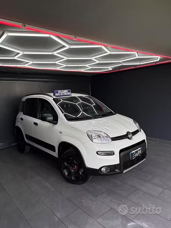 Usata Fiat Panda 4x4 S 84 CV (61 kW) 2019 Bianco Utilitaria