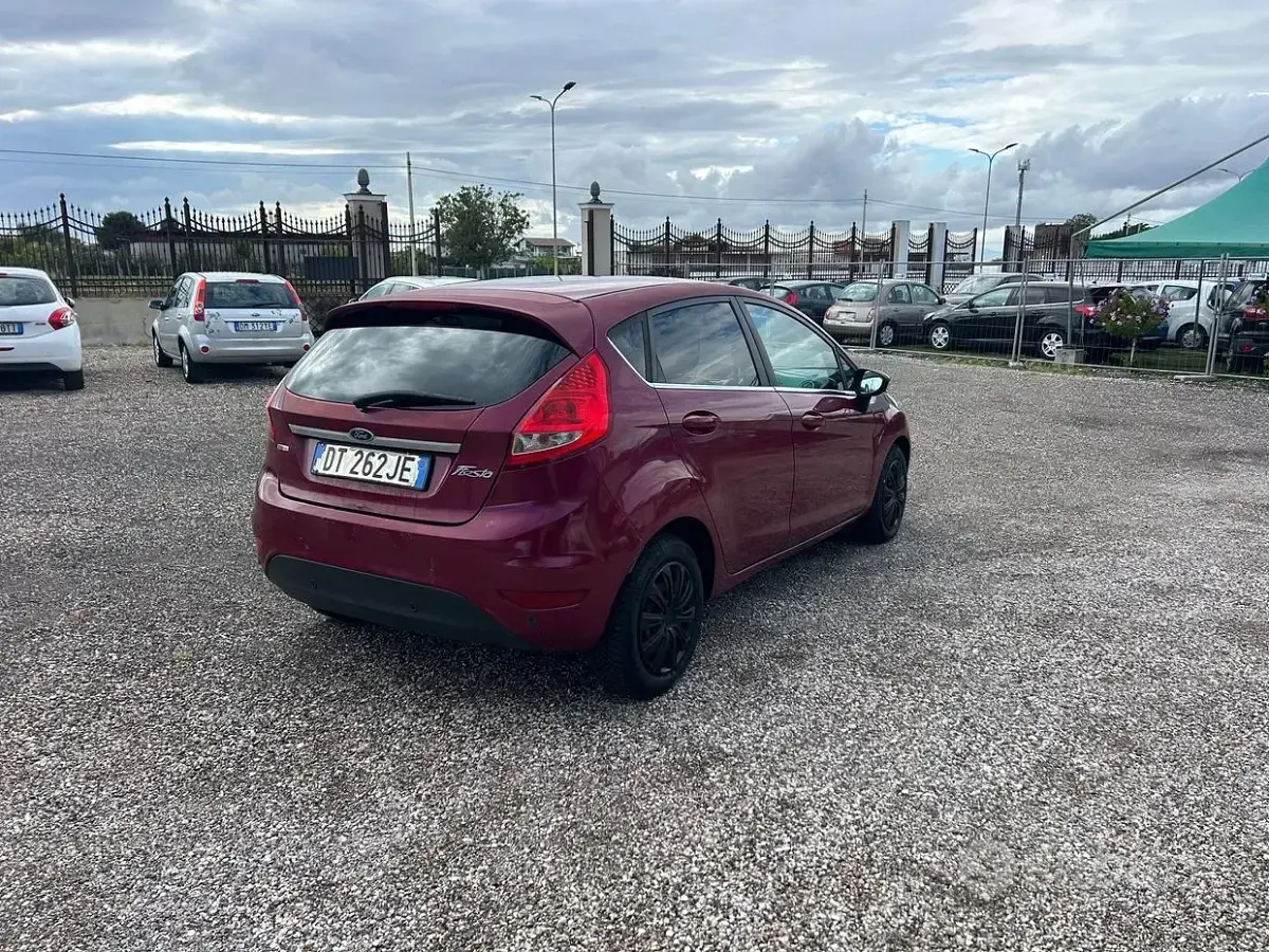 Usata Ford Fiesta Titanium 68 CV (50 kW) 2009 Viola Berlina