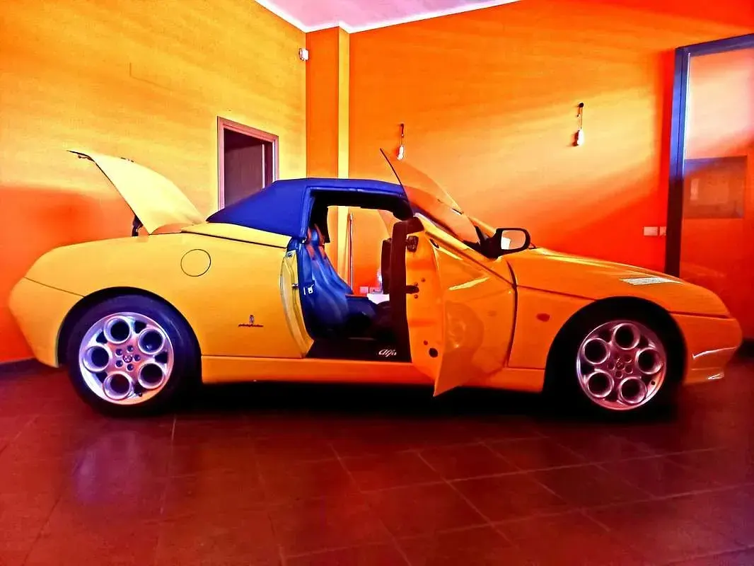 Usata Alfa Romeo Spider 150 CV (110 kW) 2002 Giallo Cabrio