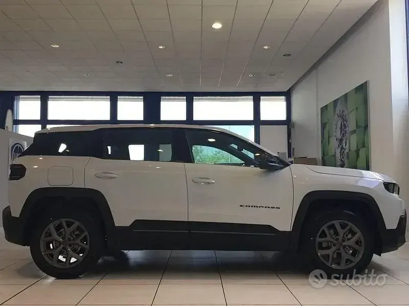 Nouvelle Jeep Compass Altitude 144 ch (105 kW) 2026 Gris SUV