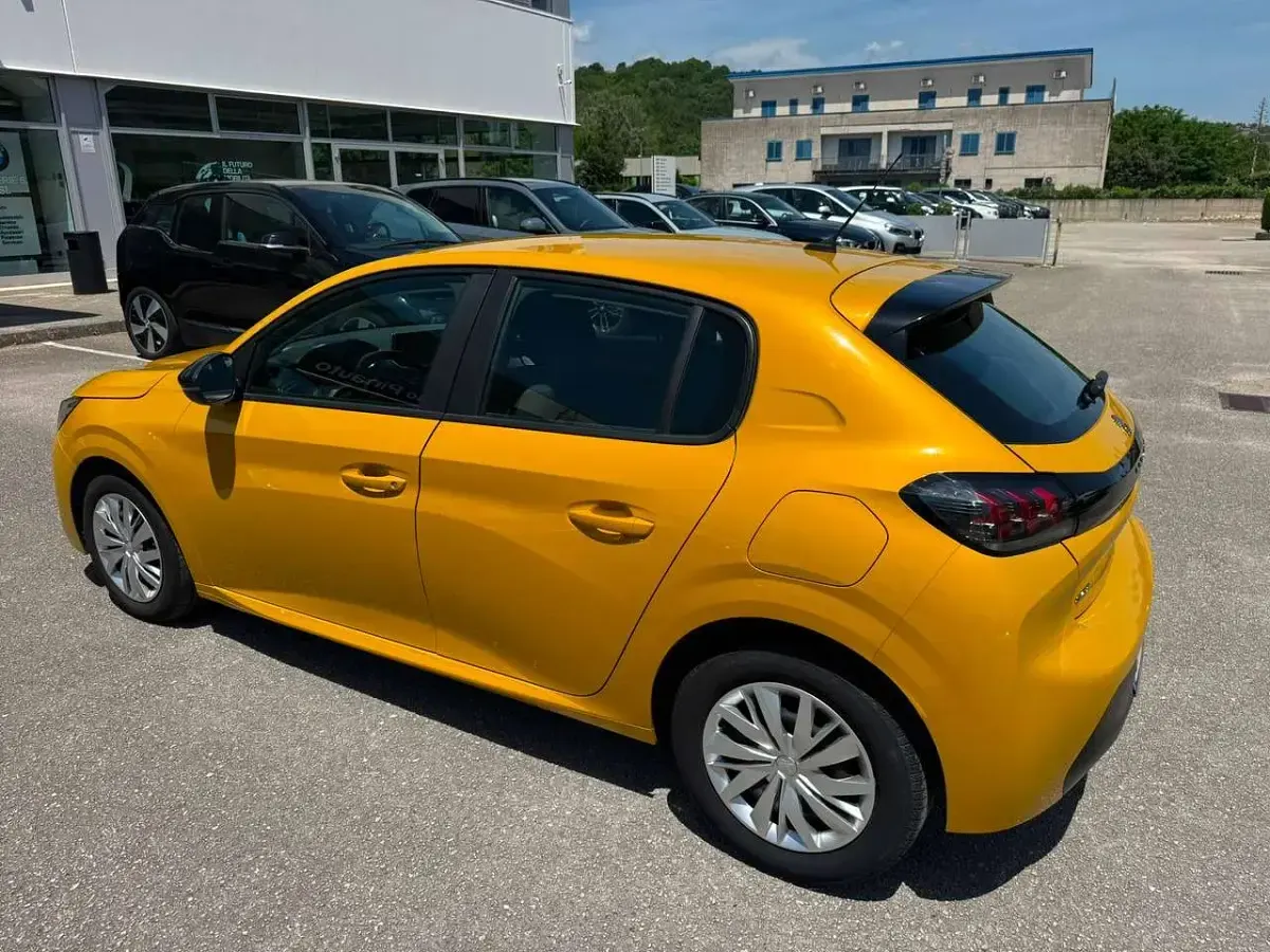 Usata Peugeot 208 Active 75 CV (55 kW) 2023 Giallo Utilitaria
