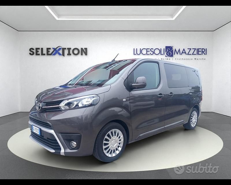 Usata Toyota Proace Verso Lounge 144 CV (105 kW) 2022 Grigio Station wagon