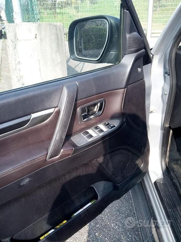 Usata Mitsubishi Pajero 200 CV (147 kW) 2010 Grigio SUV