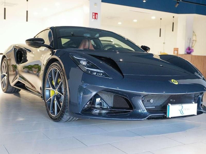 Grigio Usata 2024 Lotus Emira Coupé | 89.990 € (Buon prezzo) - Immagine 1/4