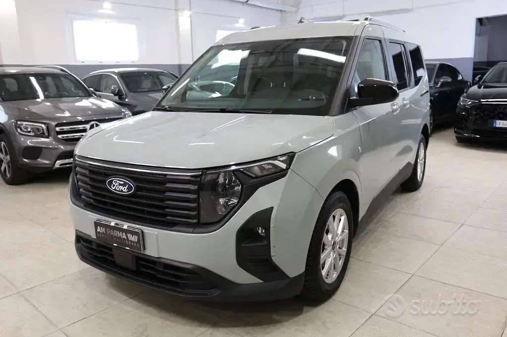 Usata Ford Tourneo Courier Titanium 125 CV (91 kW) 2024 Grigio Monovolume