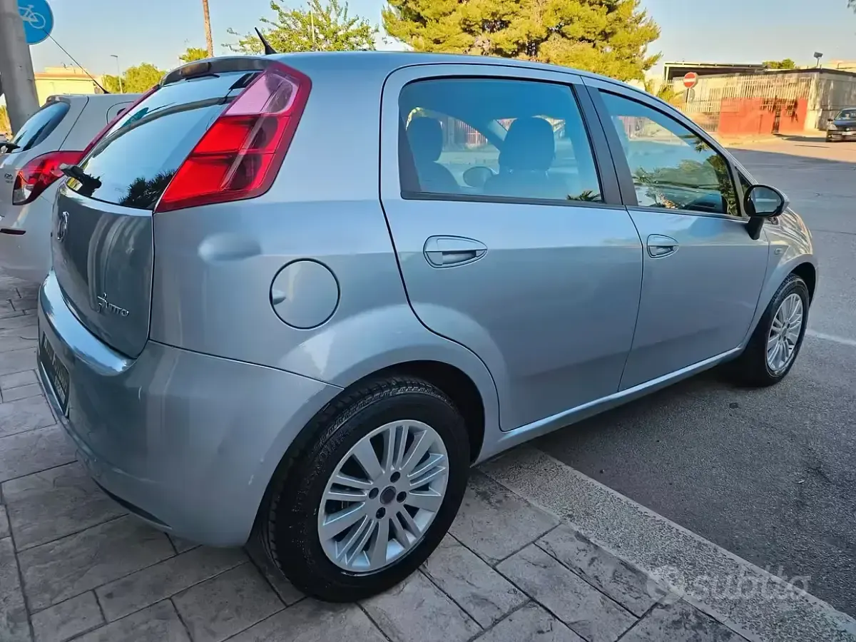 Usata Fiat Grande Punto Dynamic 65 CV (47 kW) 2009 Grigio Utilitaria