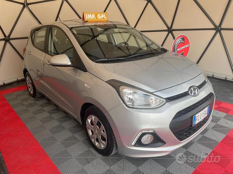 Usata Hyundai i10 Comfort 66 CV (48 kW) 2016 Grigio Utilitaria