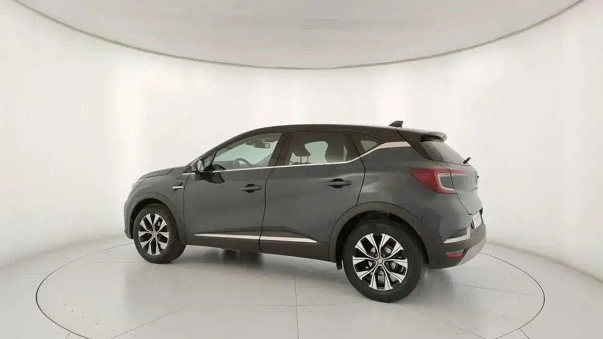 Usata Renault Captur Techno 101 CV (74 kW) 2023 Blu SUV