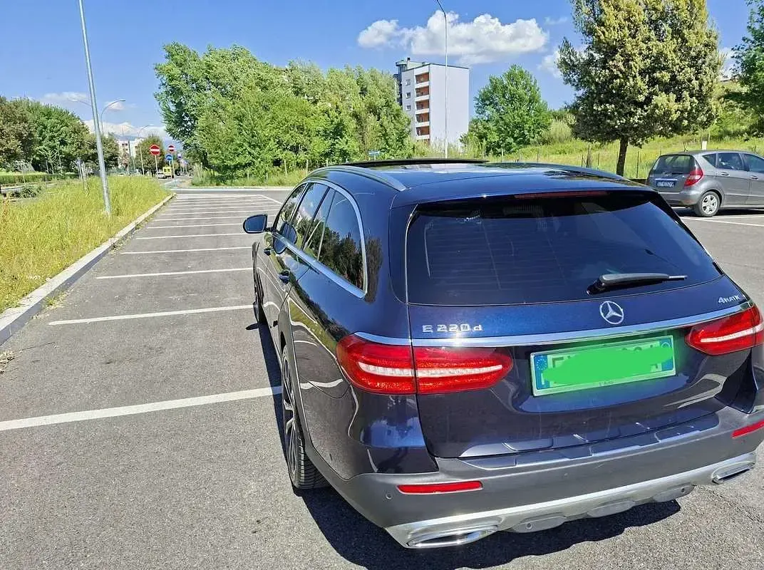 Usata Mercedes E220 All-Terrain Premium 194 CV (142 kW) 2019 Blu/azzurro Station wagon