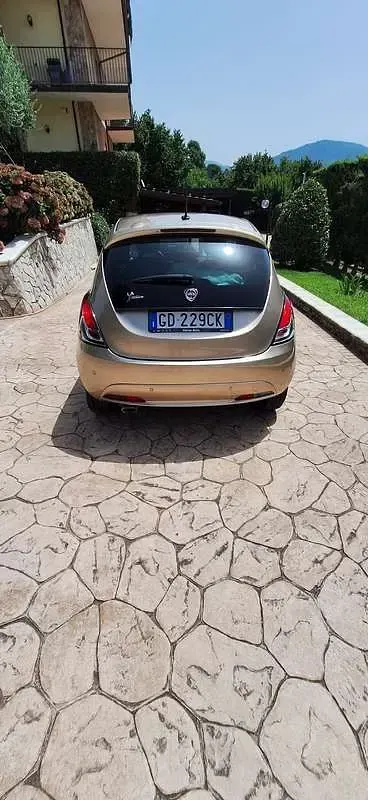 Usata Lancia Ypsilon Gold 69 CV (50 kW) 2021 Giallo Utilitaria