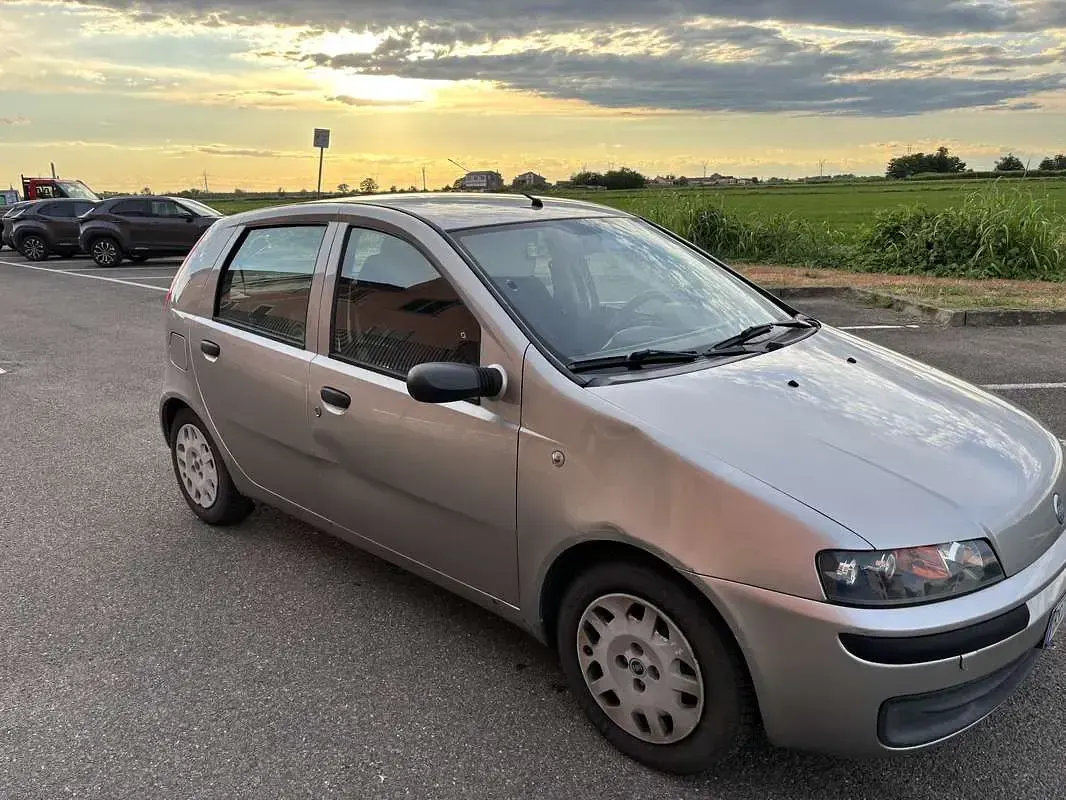 Usata Fiat Punto 60 CV (44 kW) 2001 Utilitaria