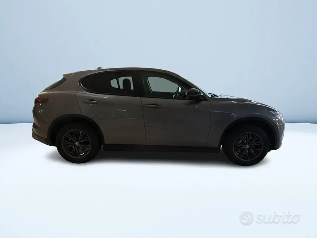 Usata Alfa Romeo Stelvio Executive 210 CV (154 kW) 2017 Grigio SUV
