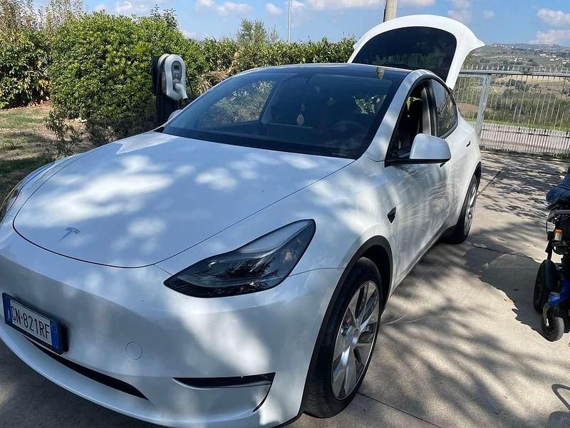 Usata Tesla Model Y 152 kW (208 CV) 2023 Bianco SUV