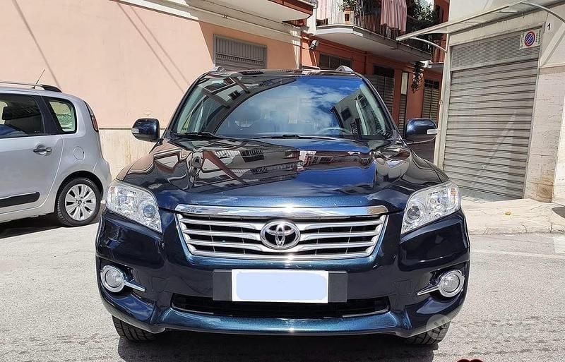 Usata Toyota RAV4 Lounge 150 CV (110 kW) 2011 Blu SUV