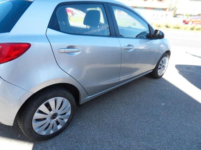 Usata Mazda 2 Style 75 CV (55 kW) 2007 Argento Utilitaria