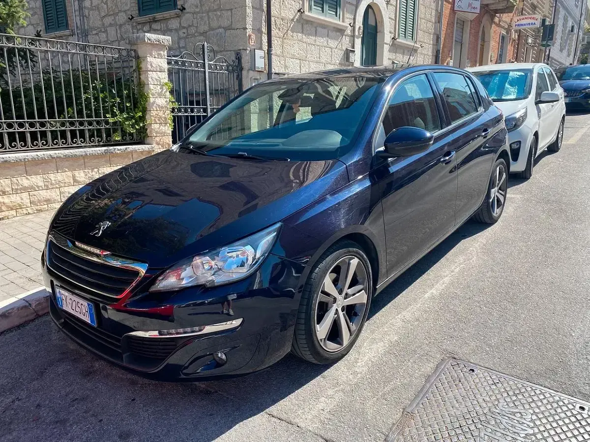 Usata Peugeot 308 99 CV (72 kW) 2017 Viola Berlina