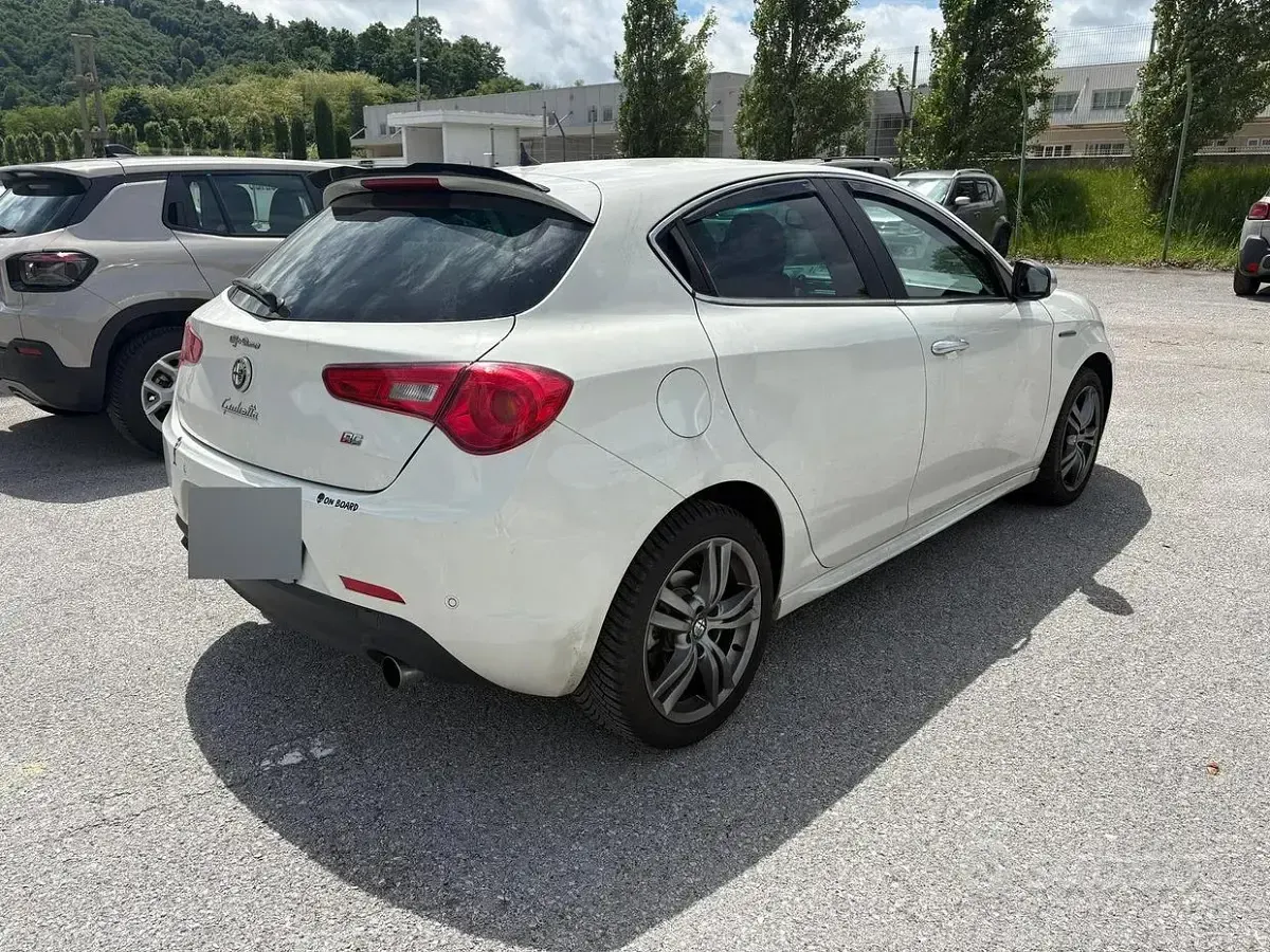 Usado Alfa Romeo Giulietta 150 CV (110 kW) 2014 Blanco Utilitario