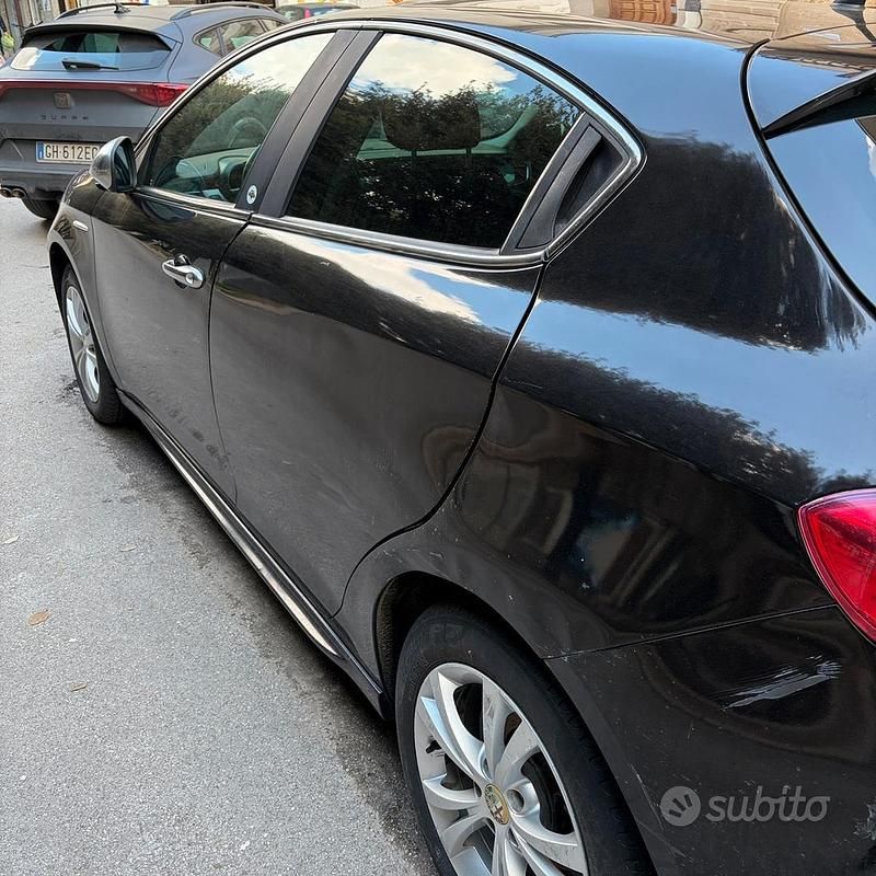 Usata Alfa Romeo Giulietta 170 CV (125 kW) 2012 Nero Utilitaria