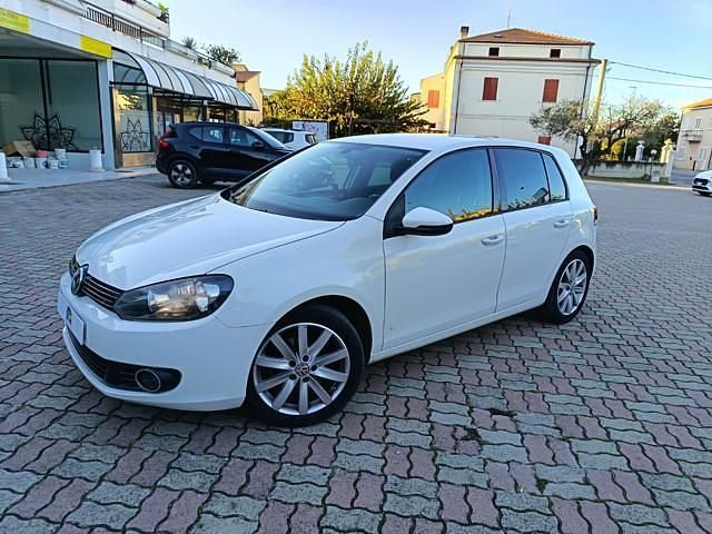 Bianco Usata 2010 VW Golf VI Highline Due volumi | 6999 € (Buon prezzo) - Immagine 1/4