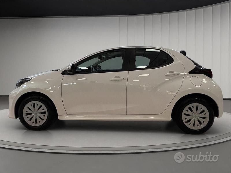 Usata Toyota Yaris Active 116 CV (85 kW) 2025 Super white Utilitaria