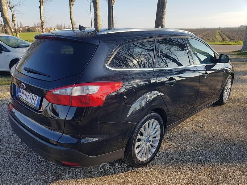 Usata Ford Focus 116 CV (85 kW) 2011 Nero Station wagon
