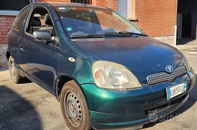 Usata Toyota Yaris 68 CV (50 kW) 2002 Verde Utilitaria