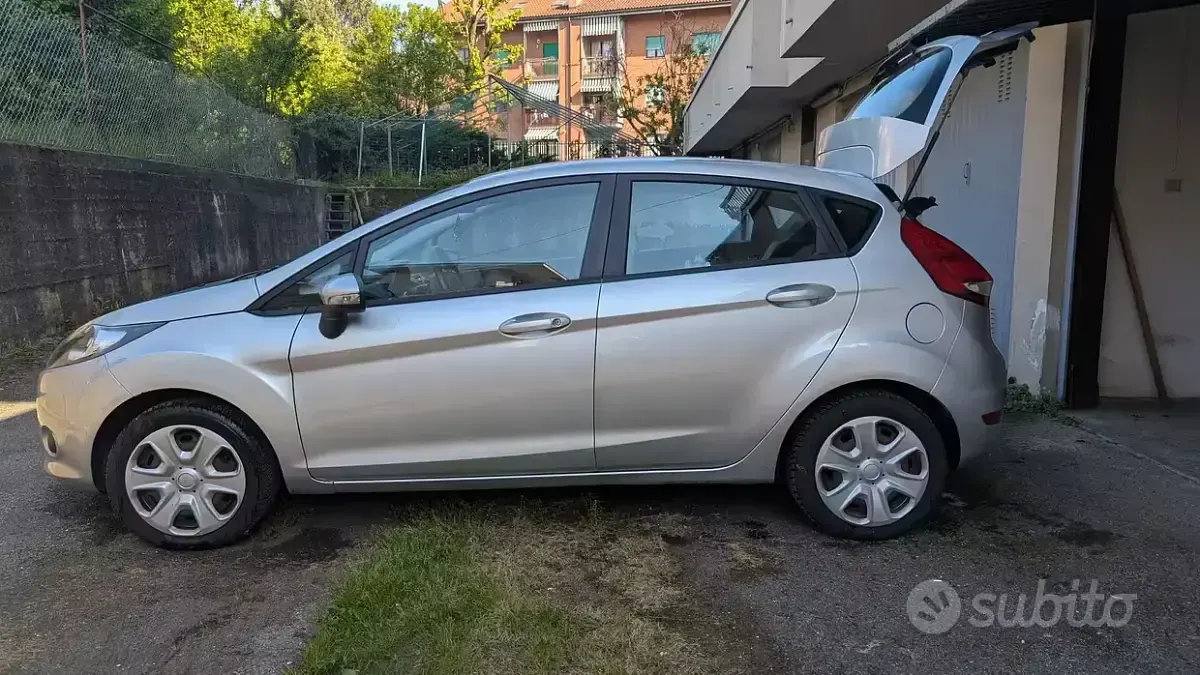 Usata Ford Fiesta Titanium 82 CV (60 kW) 2009 Grigio Berlina