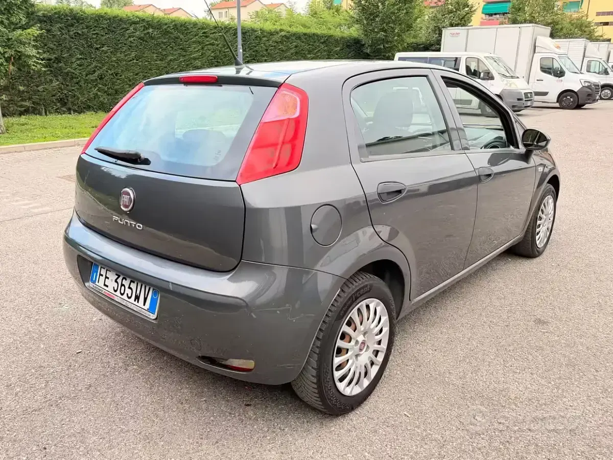 Usata Fiat Punto 77 CV (56 kW) 2016 Grigio Utilitaria