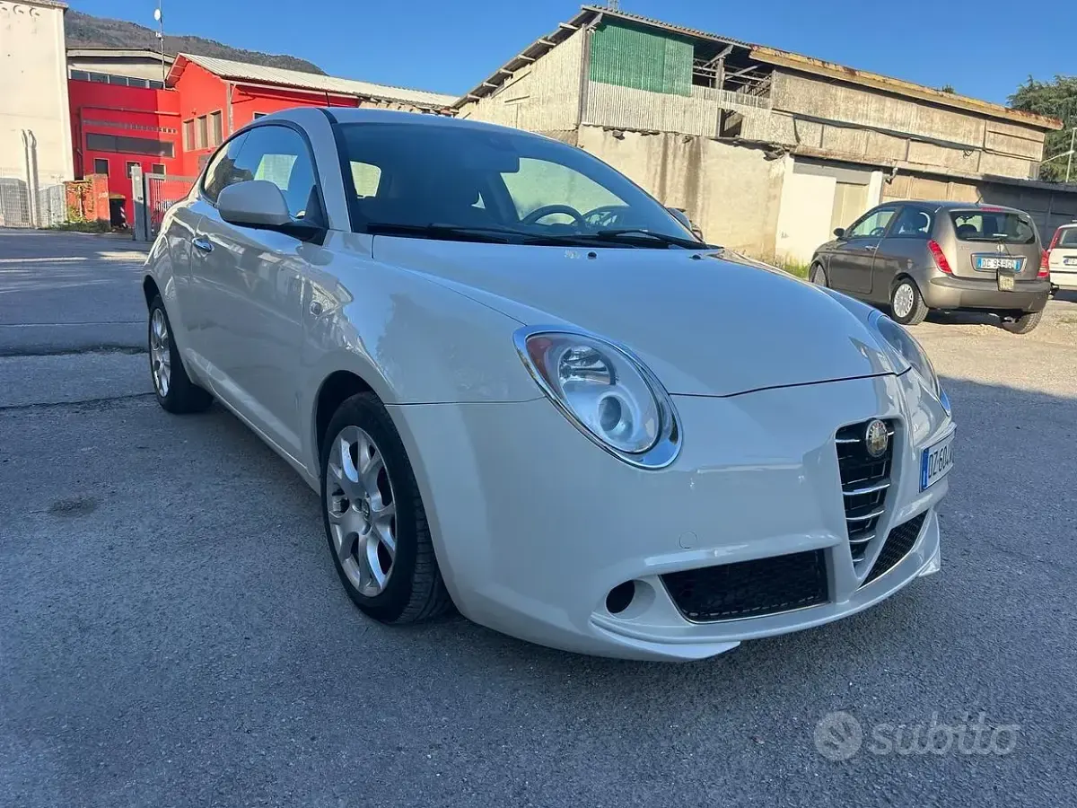Usata Alfa Romeo MiTo Distinctive 90 CV (66 kW) 2009 Beige Utilitaria