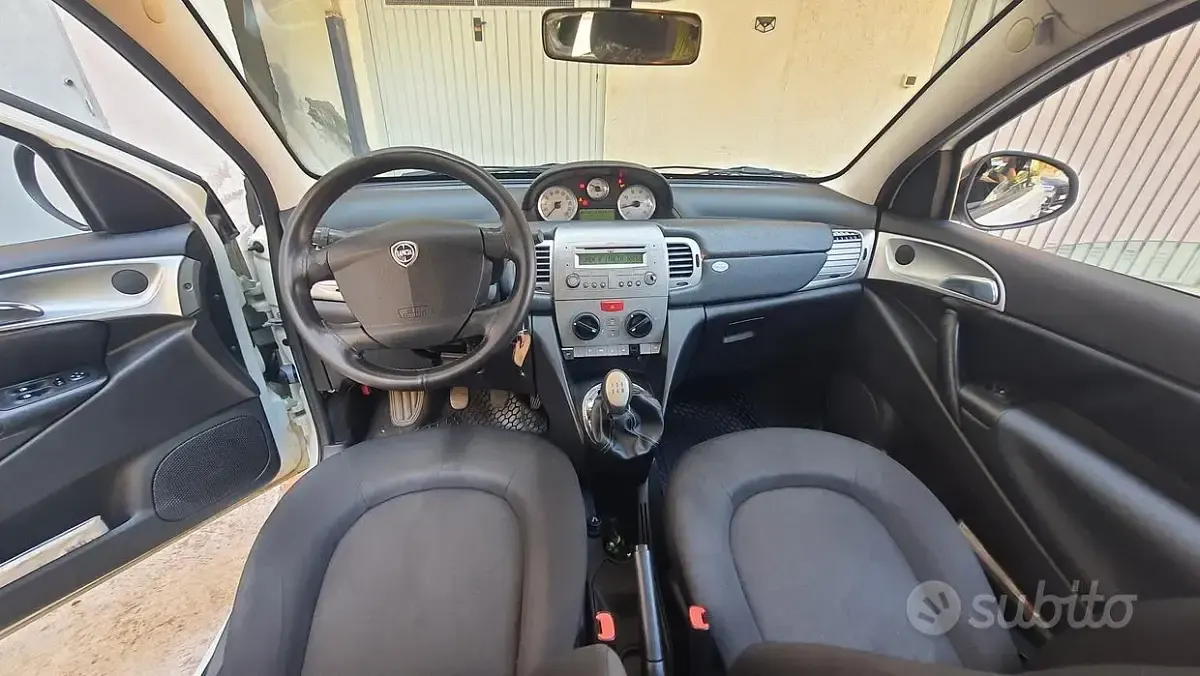 Usata Lancia Ypsilon 75 CV (55 kW) 2011 Utilitaria