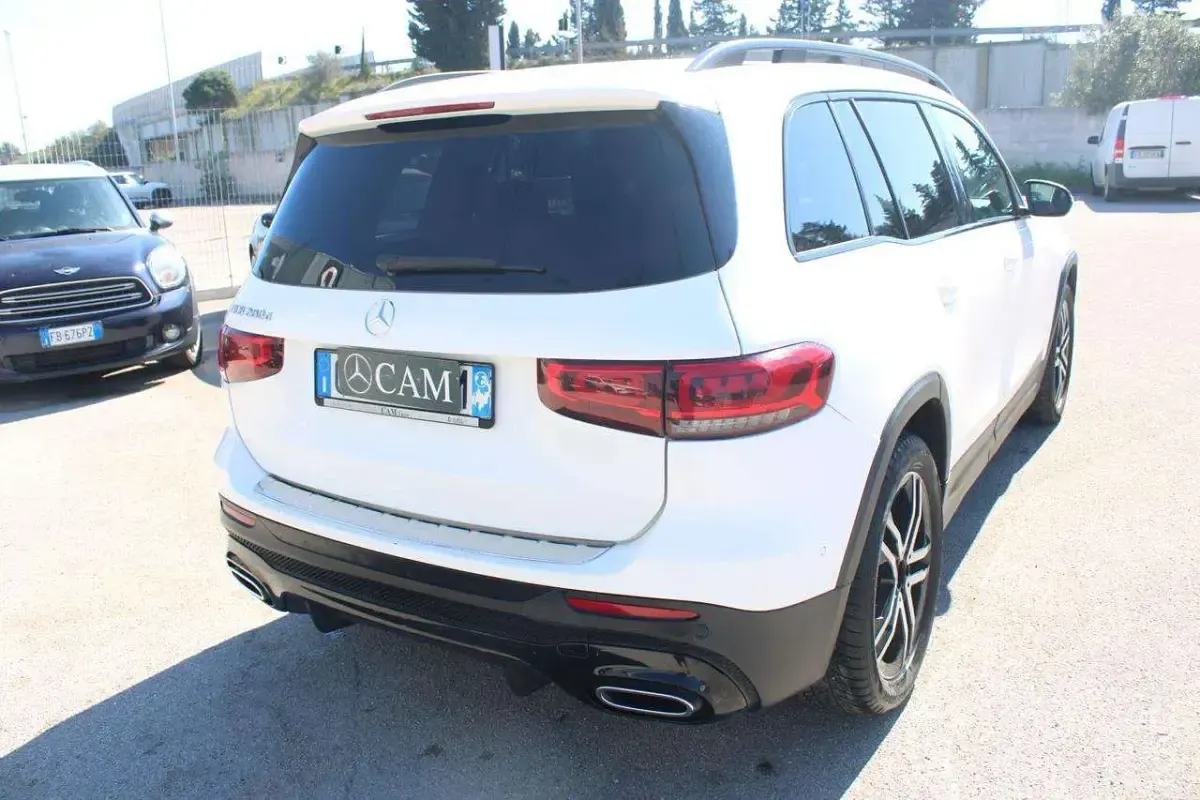 Usata Mercedes GLB200 Premium 150 CV (110 kW) 2020 Bianco SUV