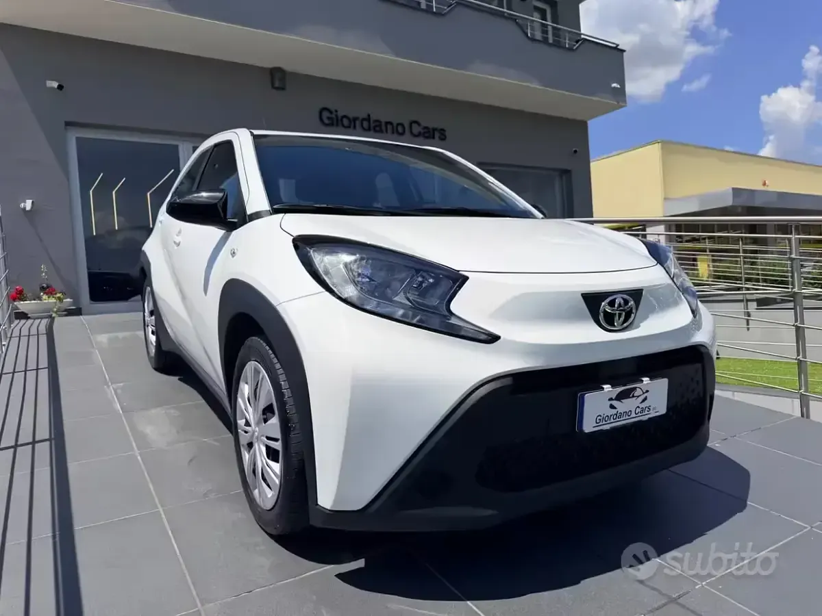 Usata Toyota Aygo X Lounge 72 CV (52 kW) 2025 Bianco SUV