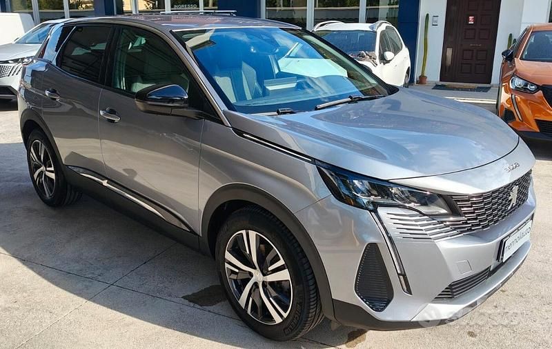 Usata Peugeot 3008 Allure 131 CV (96 kW) 2022 Argento Berlina