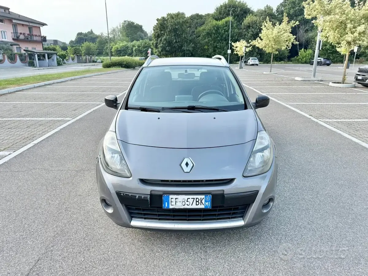 Usata Renault Clio 75 CV (55 kW) 2011 Grigio Station wagon
