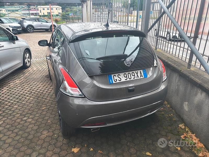 Usata Lancia Ypsilon S 69 CV (50 kW) 2024 Grigio Utilitaria