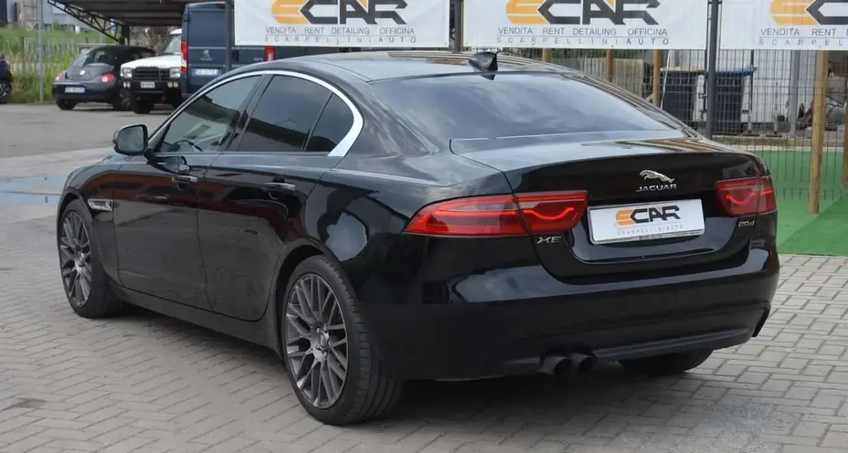 Usata Jaguar XE Pure 179 CV (131 kW) 2017 Nero Berlina
