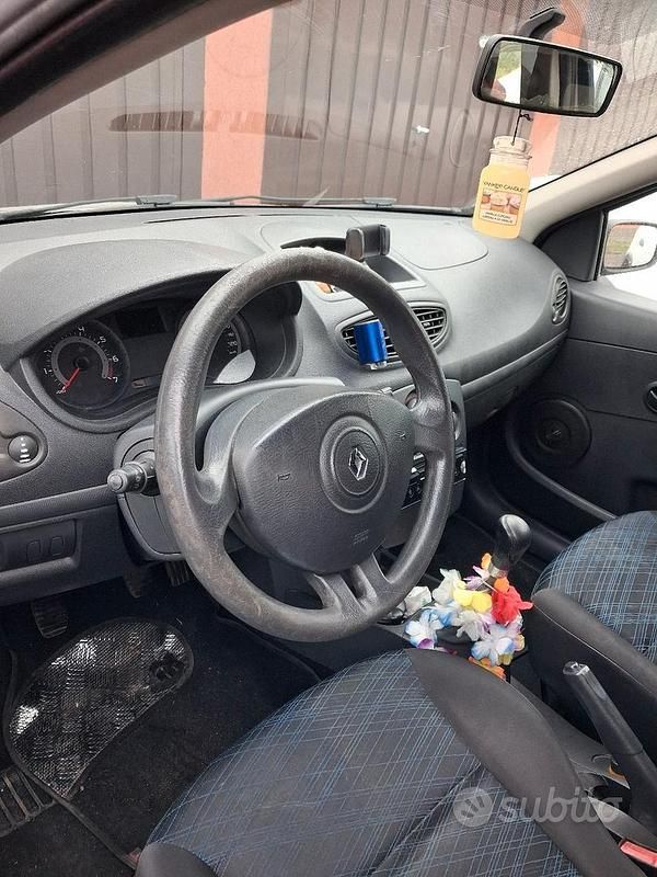 Usata Renault Clio II 2007 Grigio Berlina