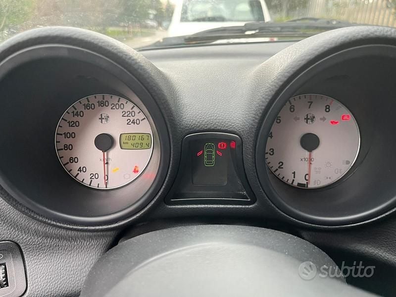 Usata Alfa Romeo 156 144 CV (105 kW) 2000 Verde Berlina