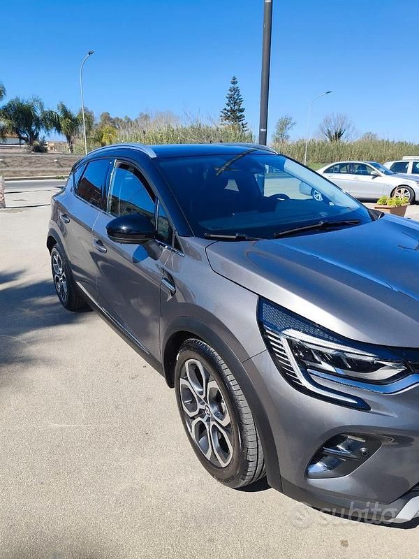 Usata Renault Captur Techno 100 CV (73 kW) 2022 Grigio SUV
