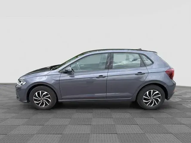 Usata VW Polo Life 95 CV (69 kW) 2023 Smoky grey Utilitaria