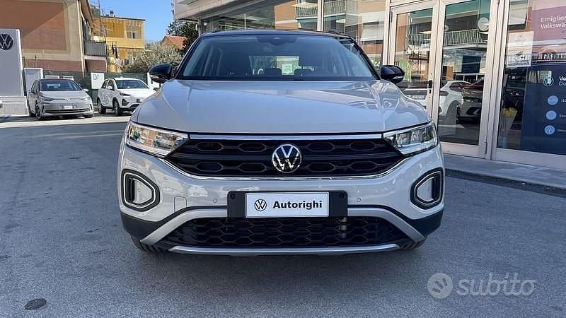 Usata VW T-Roc Life 110 CV (80 kW) 2023 Beige SUV